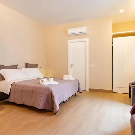 Marilyn Piazza Bellini Neapol