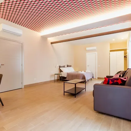 Marilyn Piazza Bellini Napoli